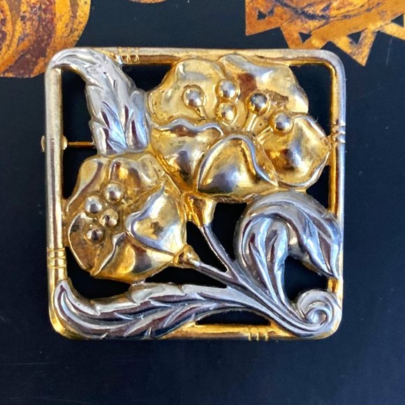 Vintage Danecraft Sterling brooch with gilded flowers and frame - Picture 1 of 5
